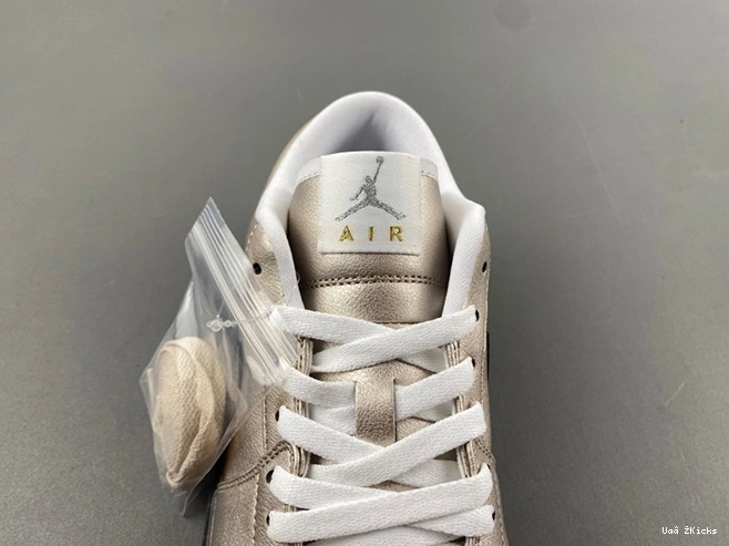 1 SE HQ3529-099 Classic Zinc Metallic 19 Jordan Low 0719